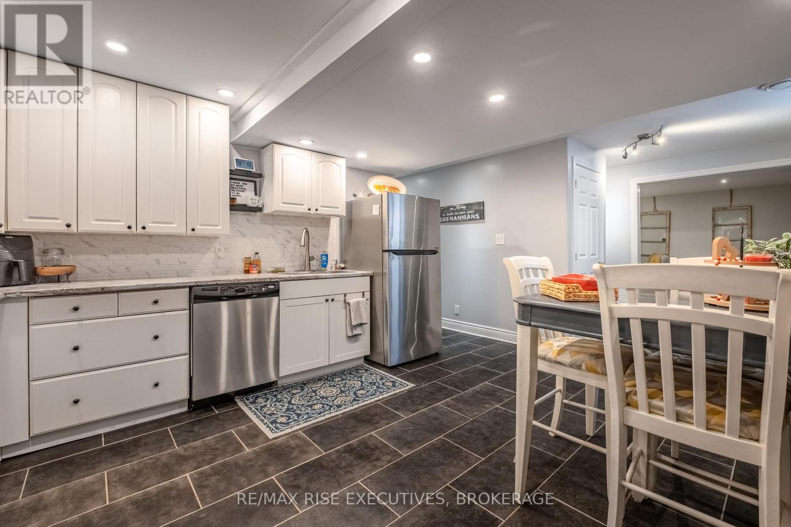 1388 Ottawa Street, Kingston, Ontario  K7P 0C2 - Photo 5 - X12437009