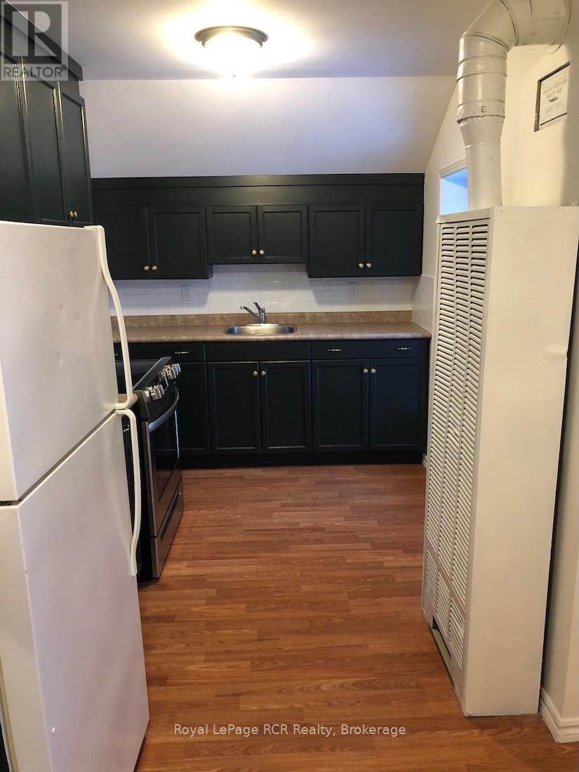 182 12th Street, Hanover, Ontario  N4N 1T8 - Photo 11 - X12436997