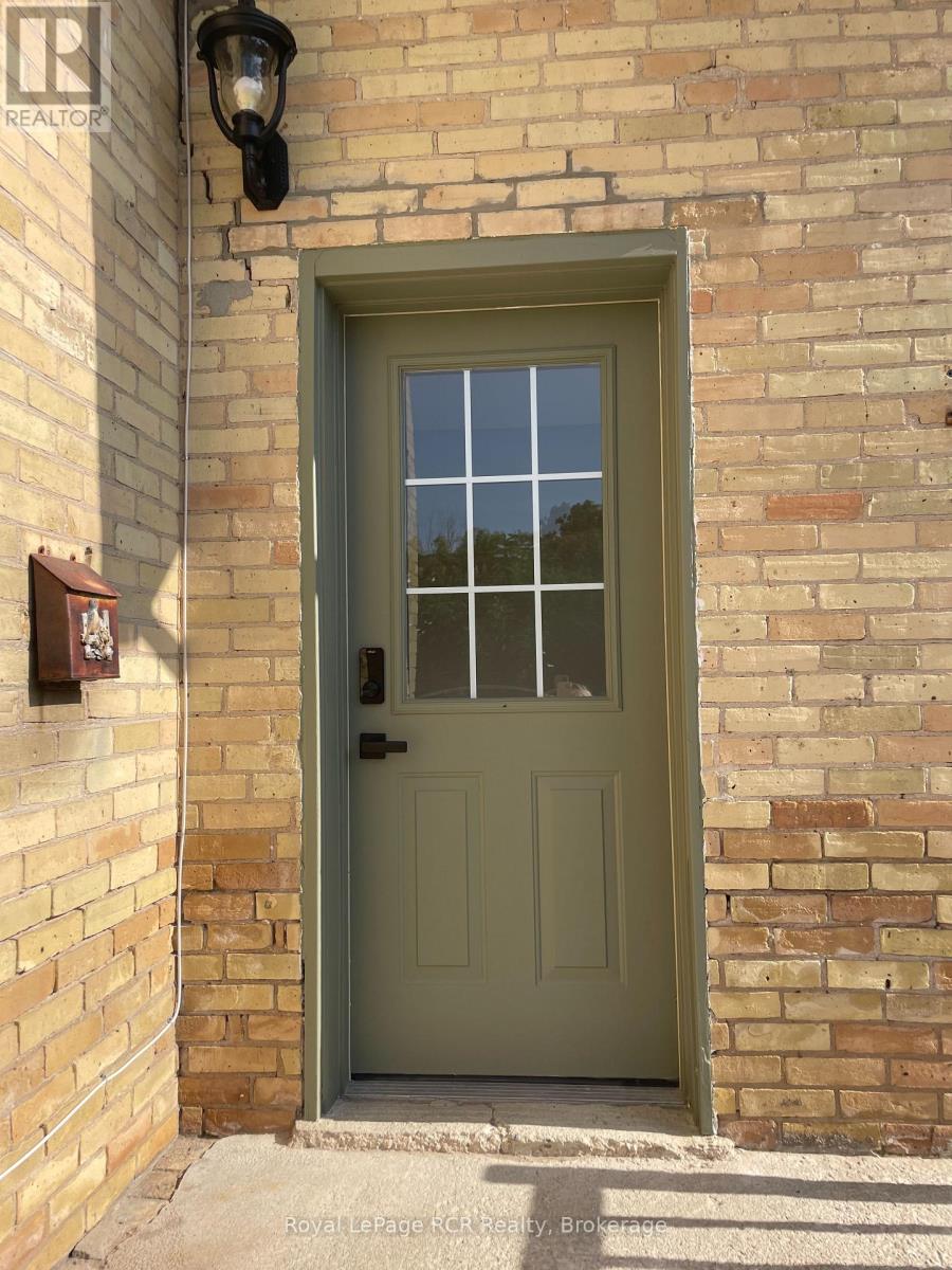 182 12th Street, Hanover, Ontario  N4N 1T8 - Photo 14 - X12436997