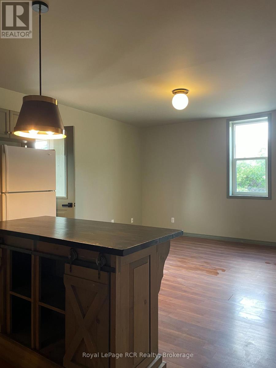 182 12th Street, Hanover, Ontario  N4N 1T8 - Photo 16 - X12436997