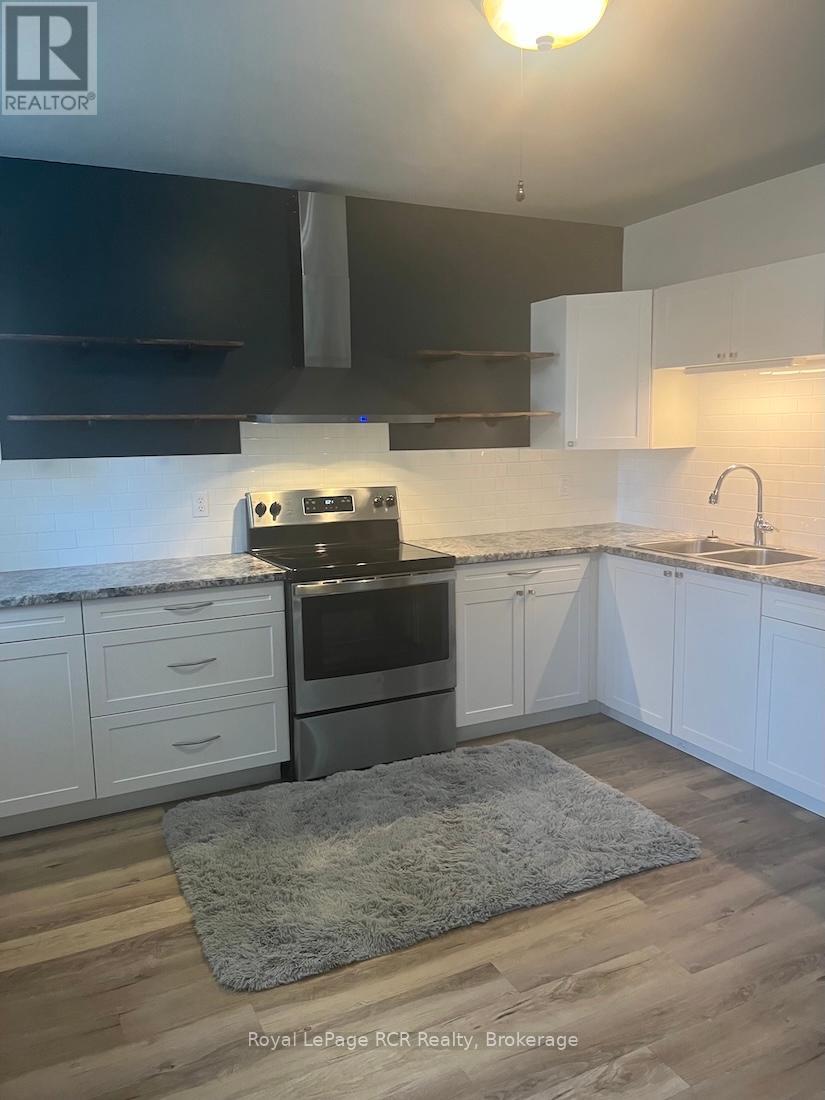 182 12th Street, Hanover, Ontario  N4N 1T8 - Photo 18 - X12436997