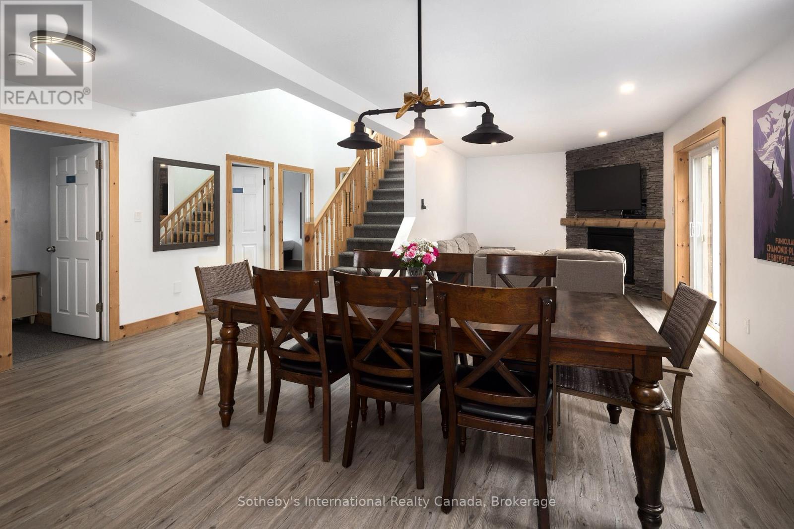 210 Arlberg Crescent, Blue Mountains, Ontario  L9Y 0M1 - Photo 16 - X12437070