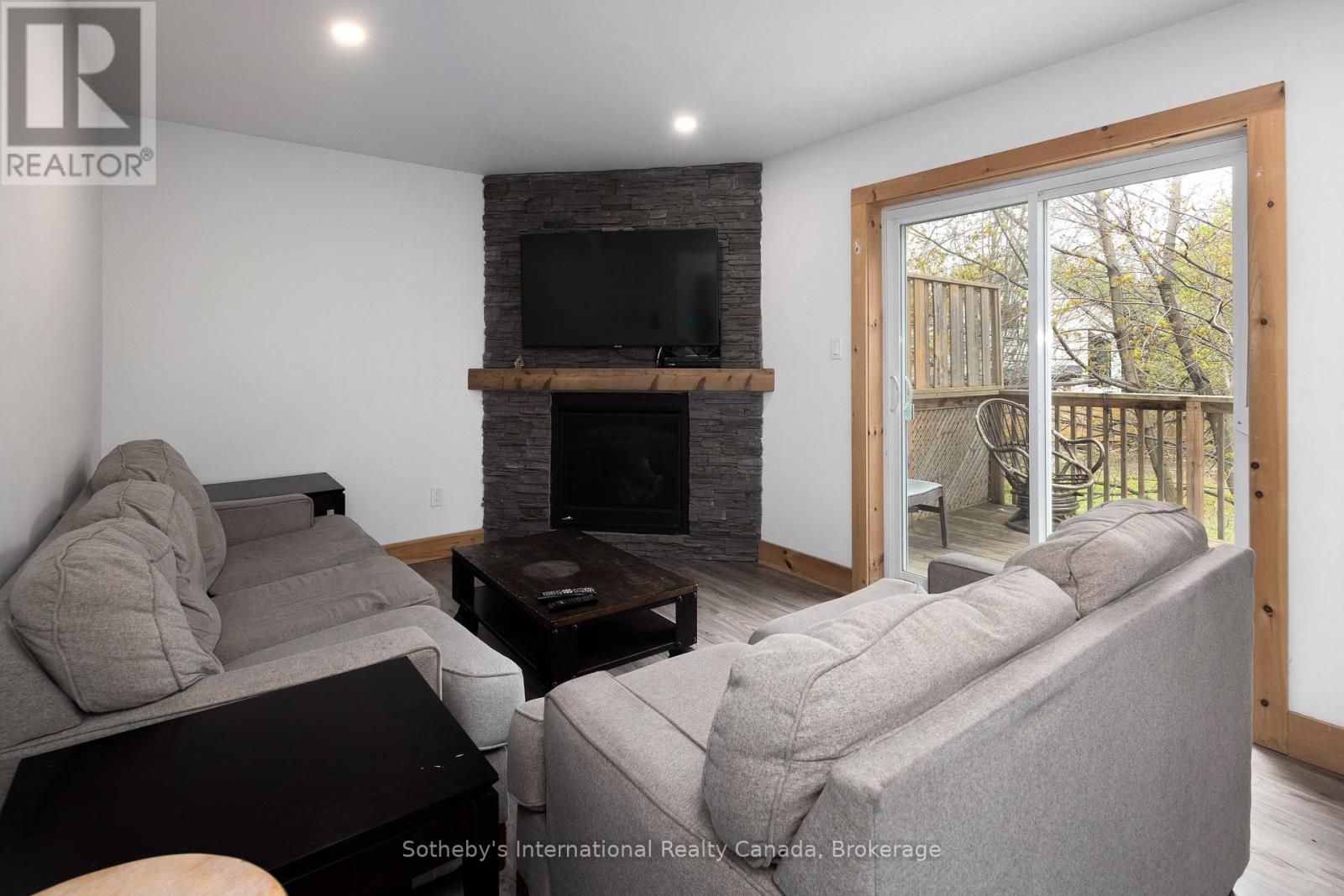 210 Arlberg Crescent, Blue Mountains, Ontario  L9Y 0M1 - Photo 17 - X12437070