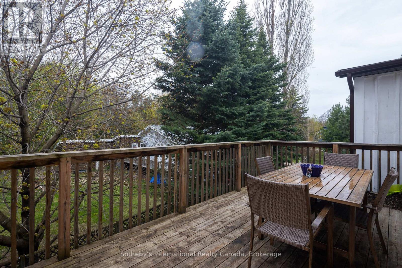 210 Arlberg Crescent, Blue Mountains, Ontario  L9Y 0M1 - Photo 18 - X12437070