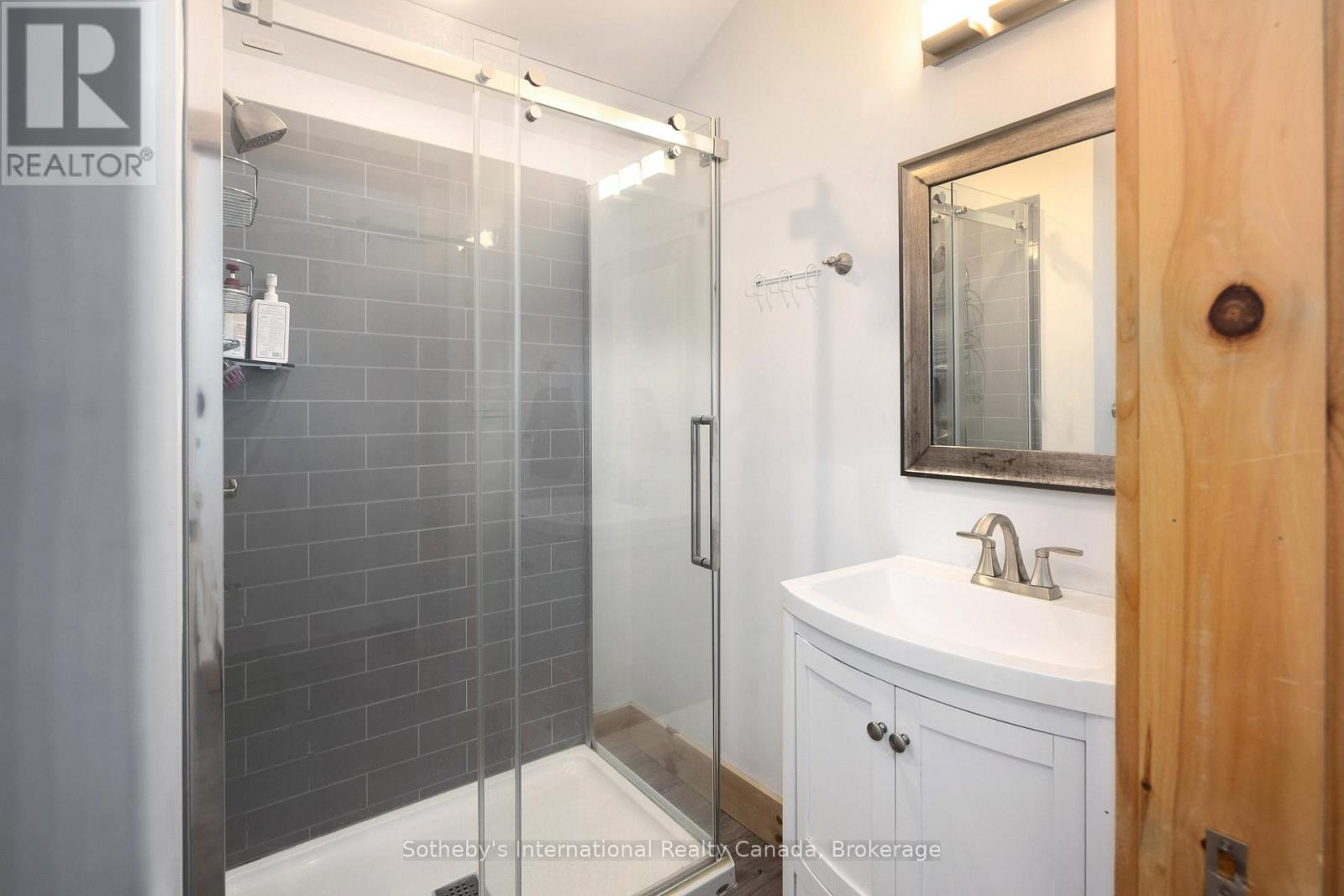 210 Arlberg Crescent, Blue Mountains, Ontario  L9Y 0M1 - Photo 24 - X12437070