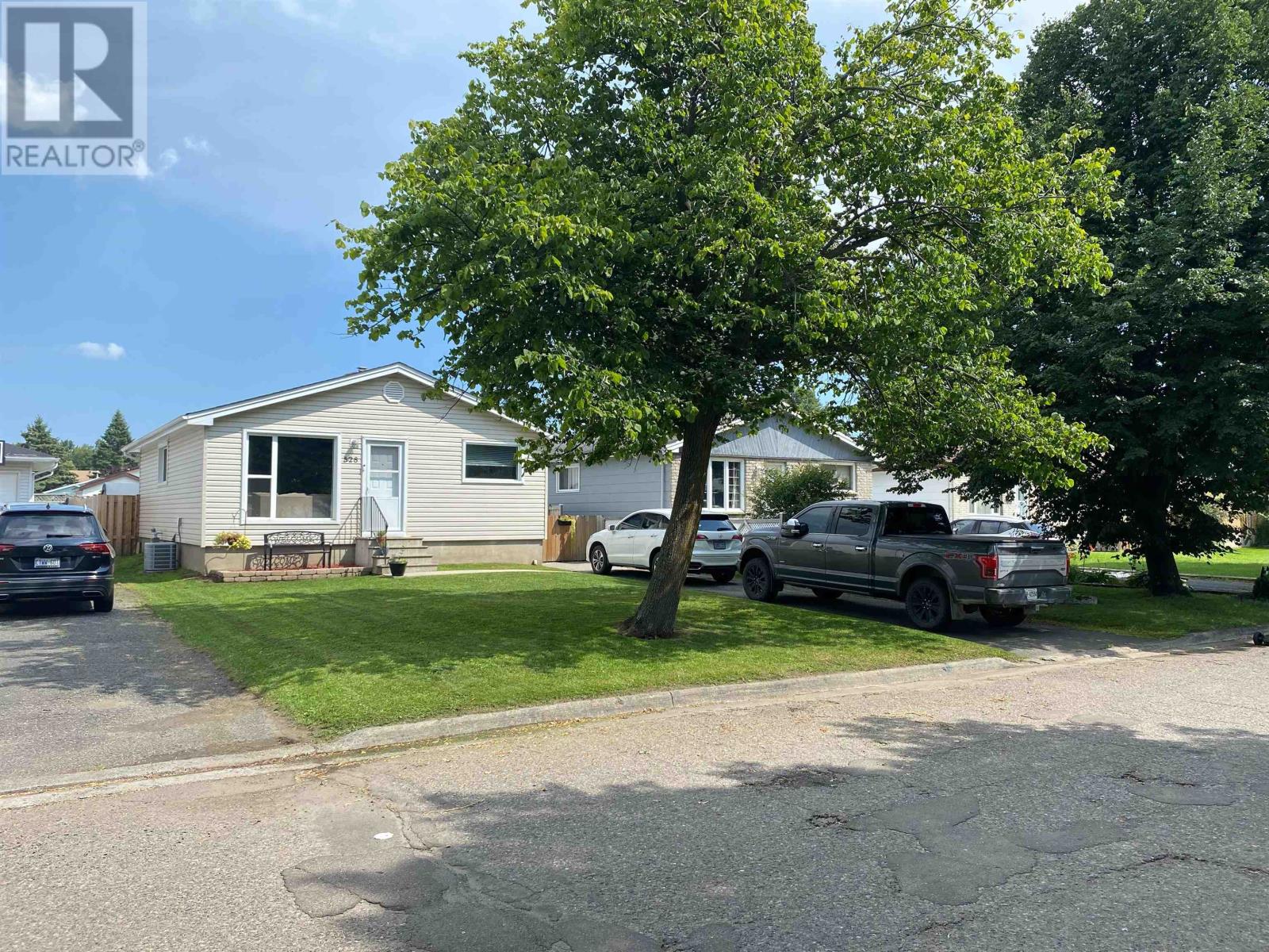 528 Simon Fraser Dr, Thunder Bay, Ontario  P7C 5B4 - Photo 3 - TB253017