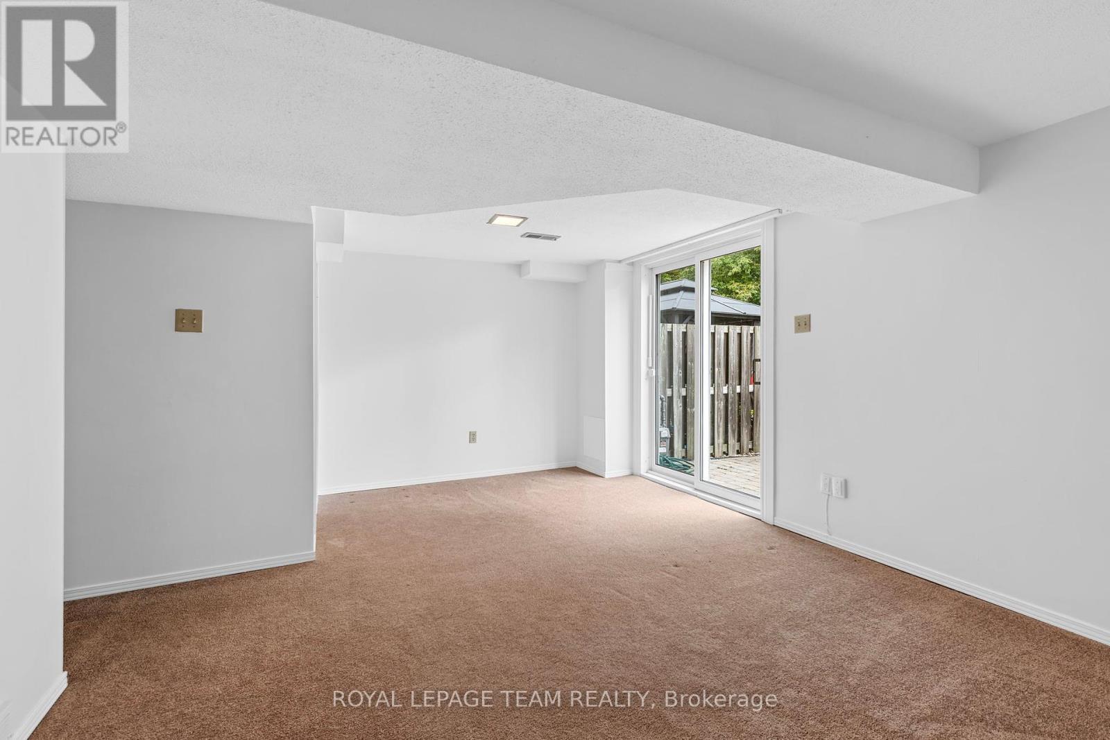 2163 Orient Park Drive, Ottawa, Ontario  K1B 4W1 - Photo 32 - X12434828