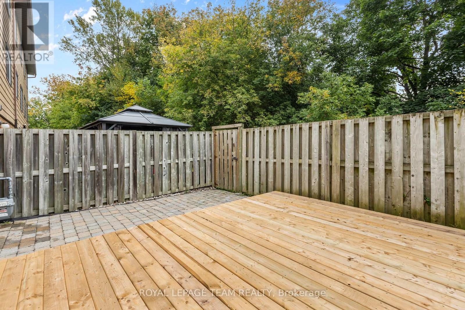 2163 Orient Park Drive, Ottawa, Ontario  K1B 4W1 - Photo 36 - X12434828