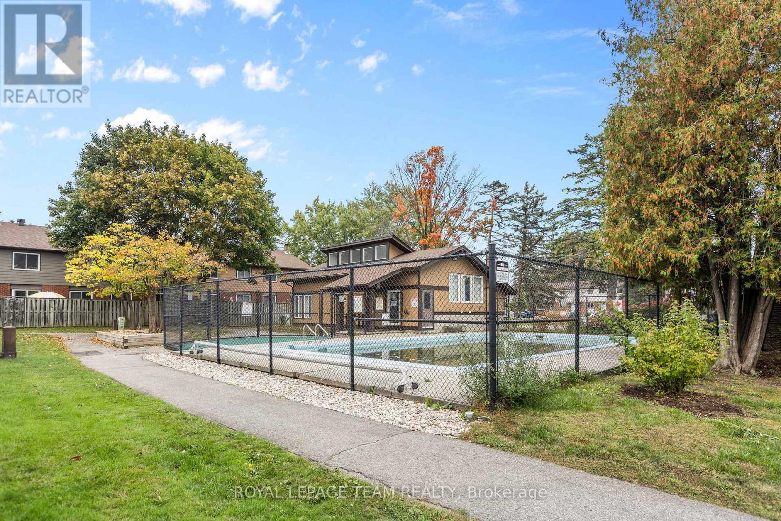 2163 Orient Park Drive, Ottawa, Ontario  K1B 4W1 - Photo 37 - X12434828
