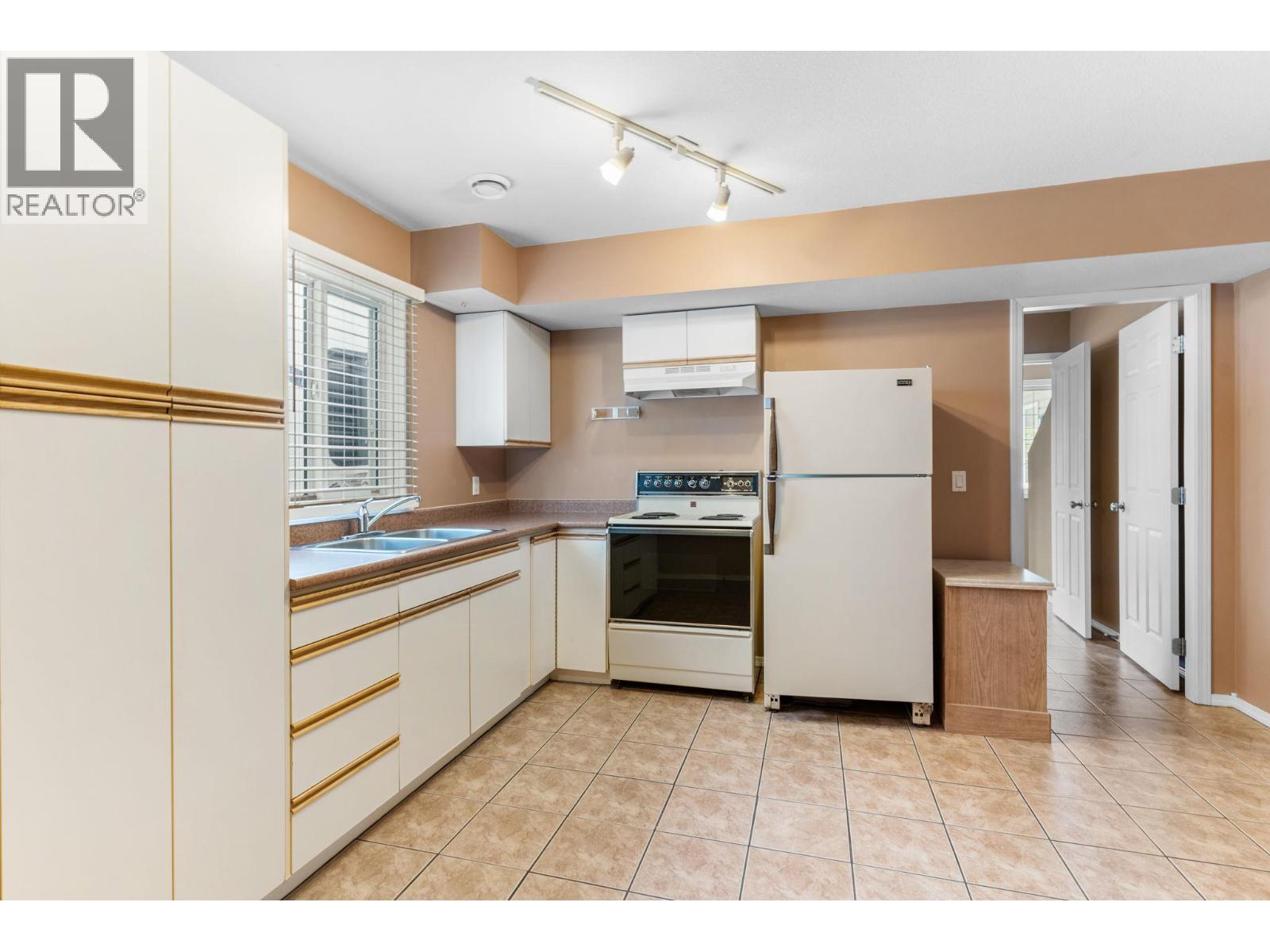 305 Snowsell Street N Kelowna Photo 17