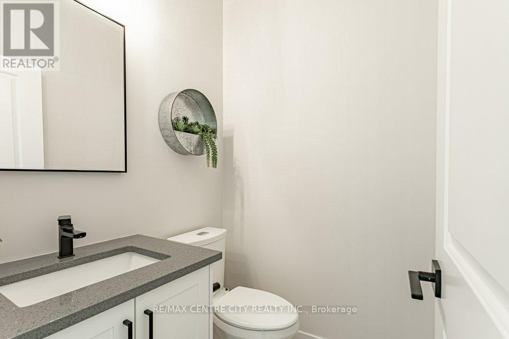100 Foxborough Place, Thames Centre, Ontario  N0M 2P0 - Photo 10 - X12436975