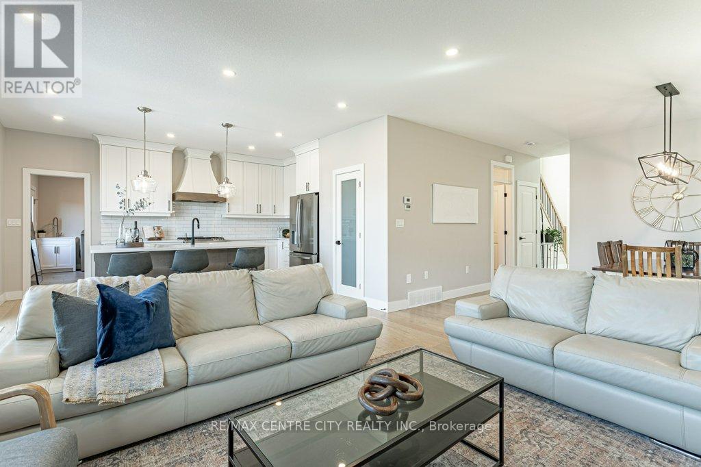 100 Foxborough Place, Thames Centre, Ontario  N0M 2P0 - Photo 13 - X12436975