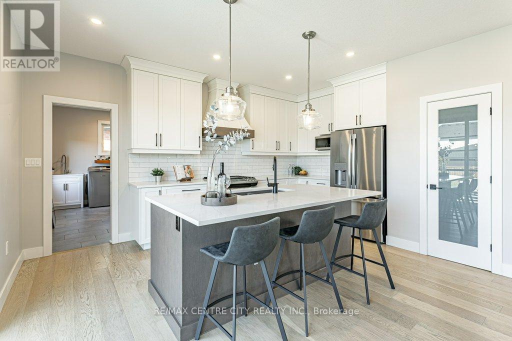 100 Foxborough Place, Thames Centre, Ontario  N0M 2P0 - Photo 15 - X12436975
