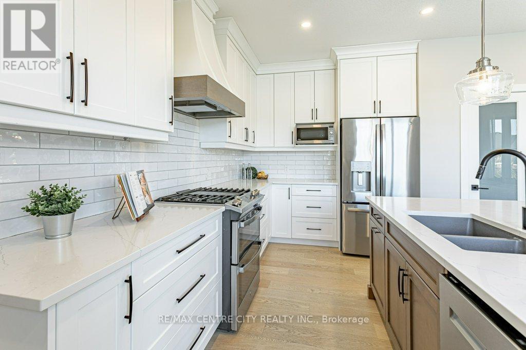100 Foxborough Place, Thames Centre, Ontario  N0M 2P0 - Photo 16 - X12436975