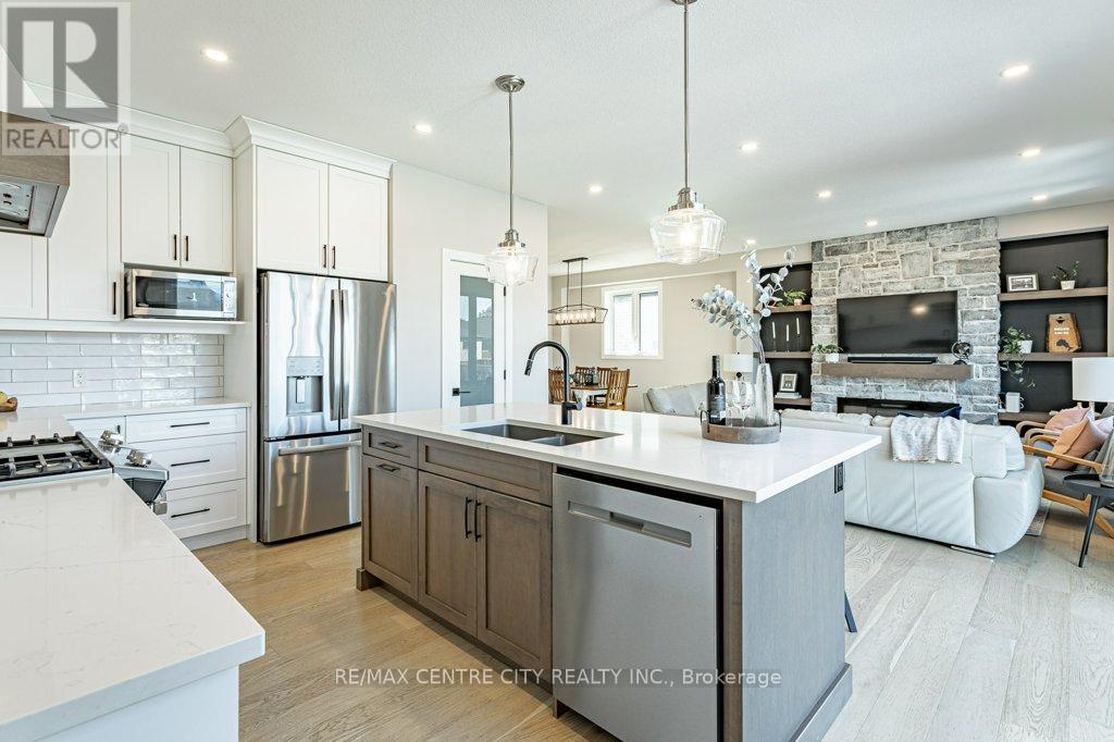 100 Foxborough Place, Thames Centre, Ontario  N0M 2P0 - Photo 17 - X12436975