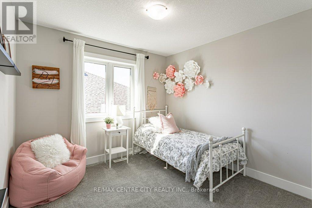 100 Foxborough Place, Thames Centre, Ontario  N0M 2P0 - Photo 22 - X12436975