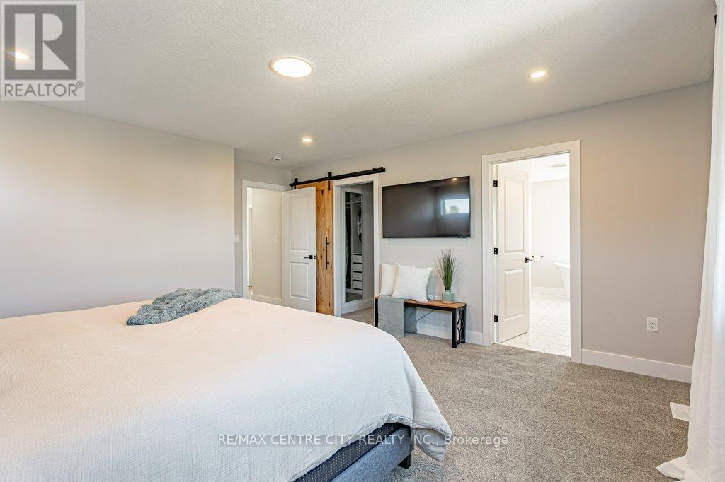 100 Foxborough Place, Thames Centre, Ontario  N0M 2P0 - Photo 27 - X12436975