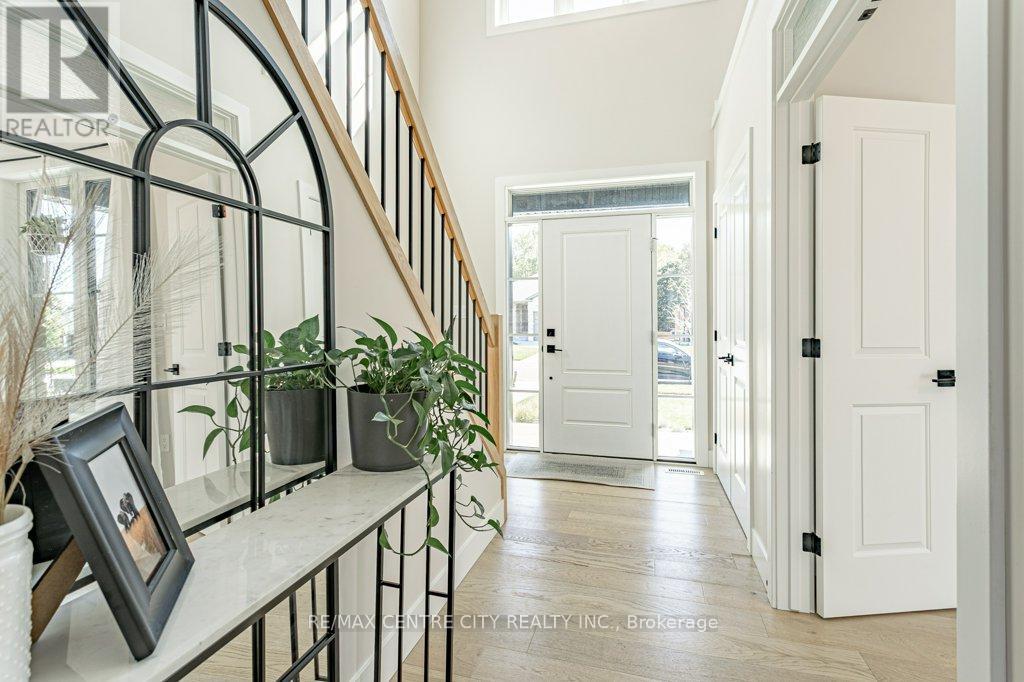 100 Foxborough Place, Thames Centre, Ontario  N0M 2P0 - Photo 8 - X12436975