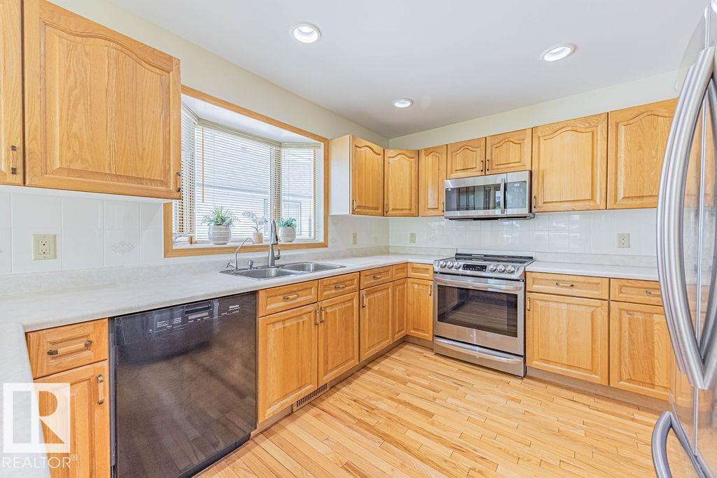 547 Twin Brooks Ba Nw, Edmonton, Alberta  T6J 6X3 - Photo 27 - E4460190