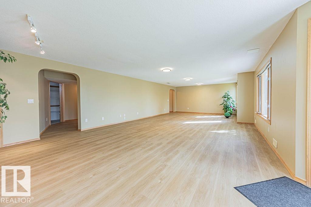 547 Twin Brooks Ba Nw, Edmonton, Alberta  T6J 6X3 - Photo 35 - E4460190
