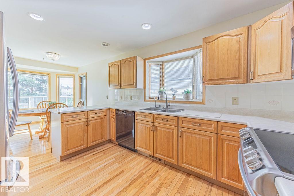 547 Twin Brooks Ba Nw, Edmonton, Alberta  T6J 6X3 - Photo 30 - E4460190