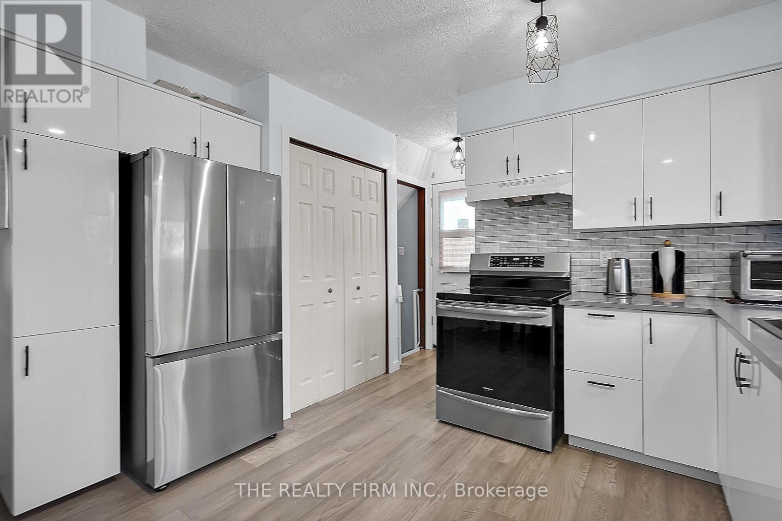 86 Mackay Avenue, London South, Ontario  N6J 2V6 - Photo 12 - X12437040
