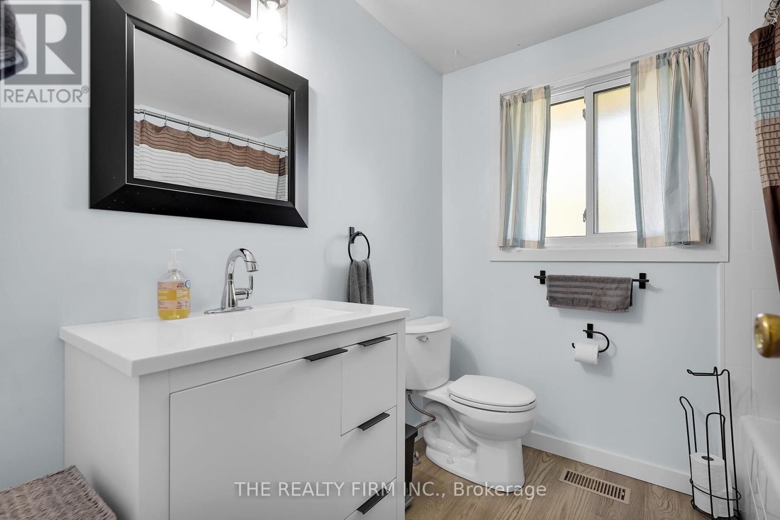 86 Mackay Avenue, London South, Ontario  N6J 2V6 - Photo 24 - X12437040
