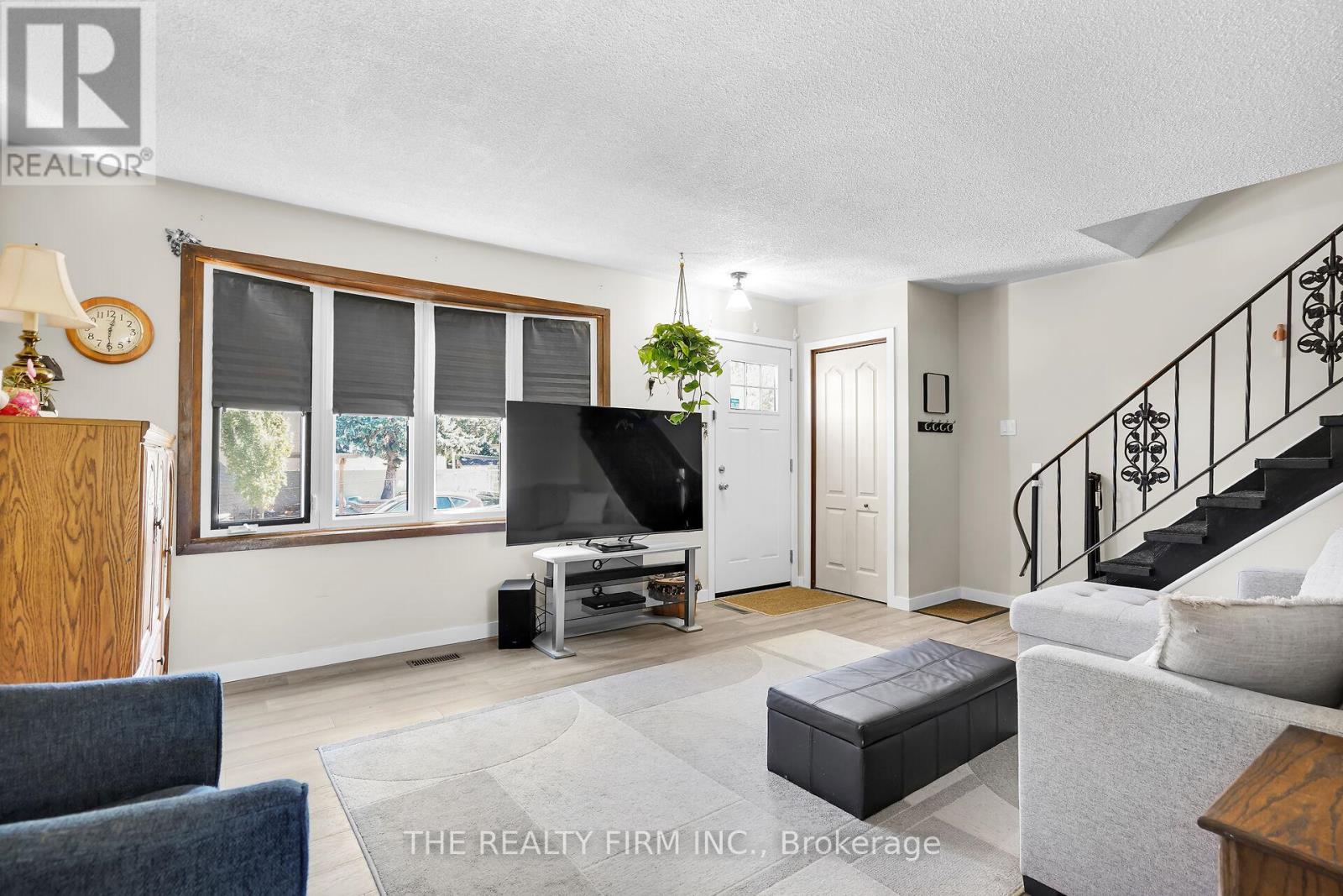 86 Mackay Avenue, London South, Ontario  N6J 2V6 - Photo 7 - X12437040