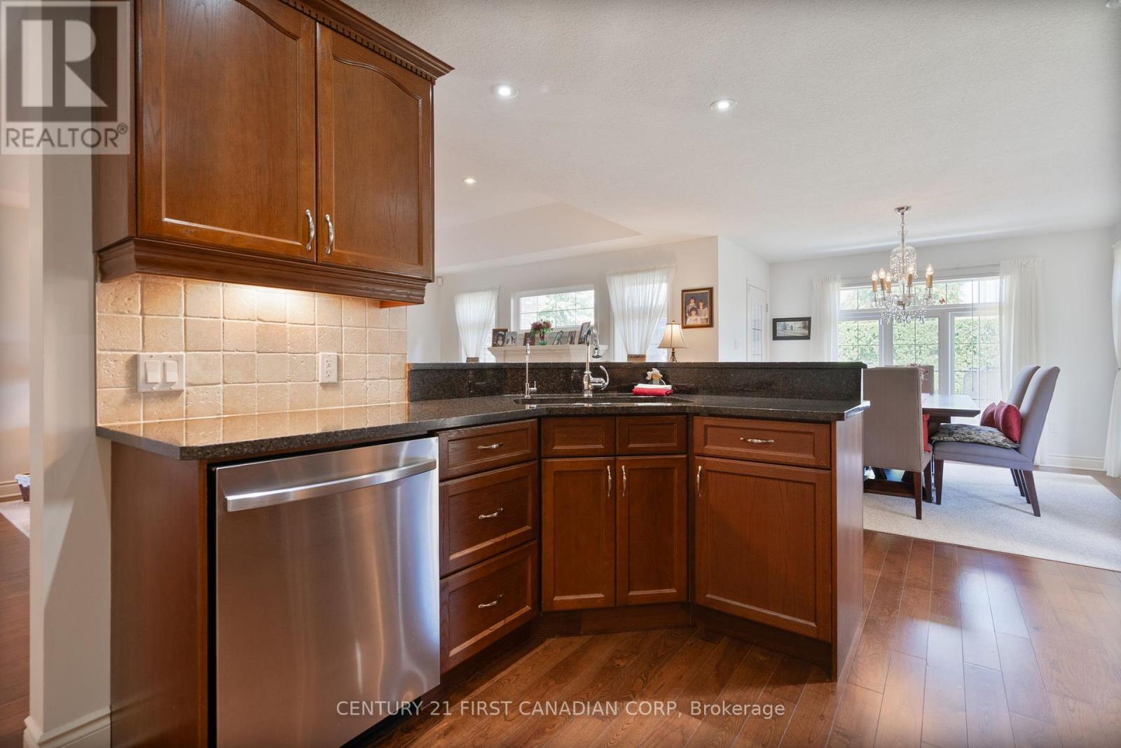 363 Darcy Drive, Strathroy-Caradoc, Ontario  N7G 0A1 - Photo 11 - X12437051