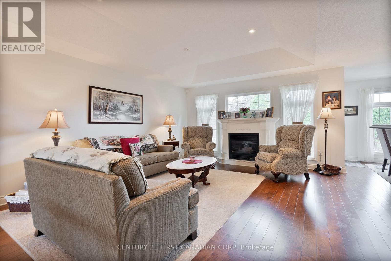 363 Darcy Drive, Strathroy-Caradoc, Ontario  N7G 0A1 - Photo 8 - X12437051