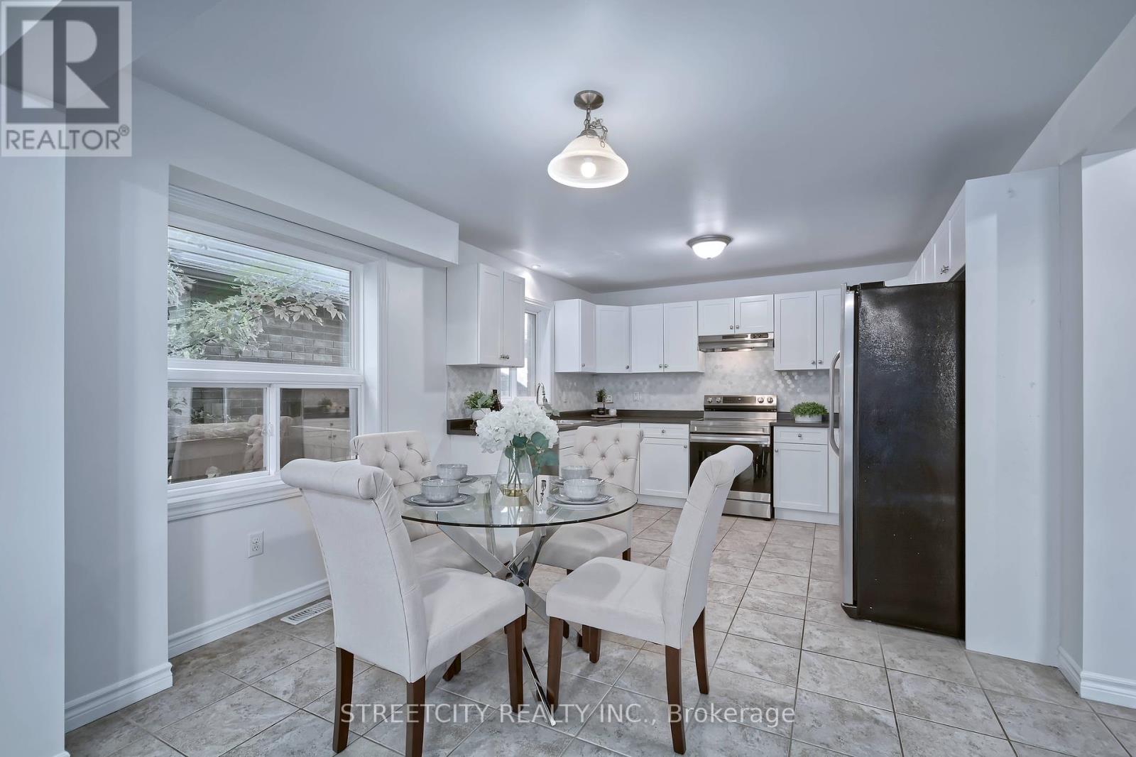1966 Foxridge Crescent, London North, Ontario  N6G 5B4 - Photo 10 - X12437097