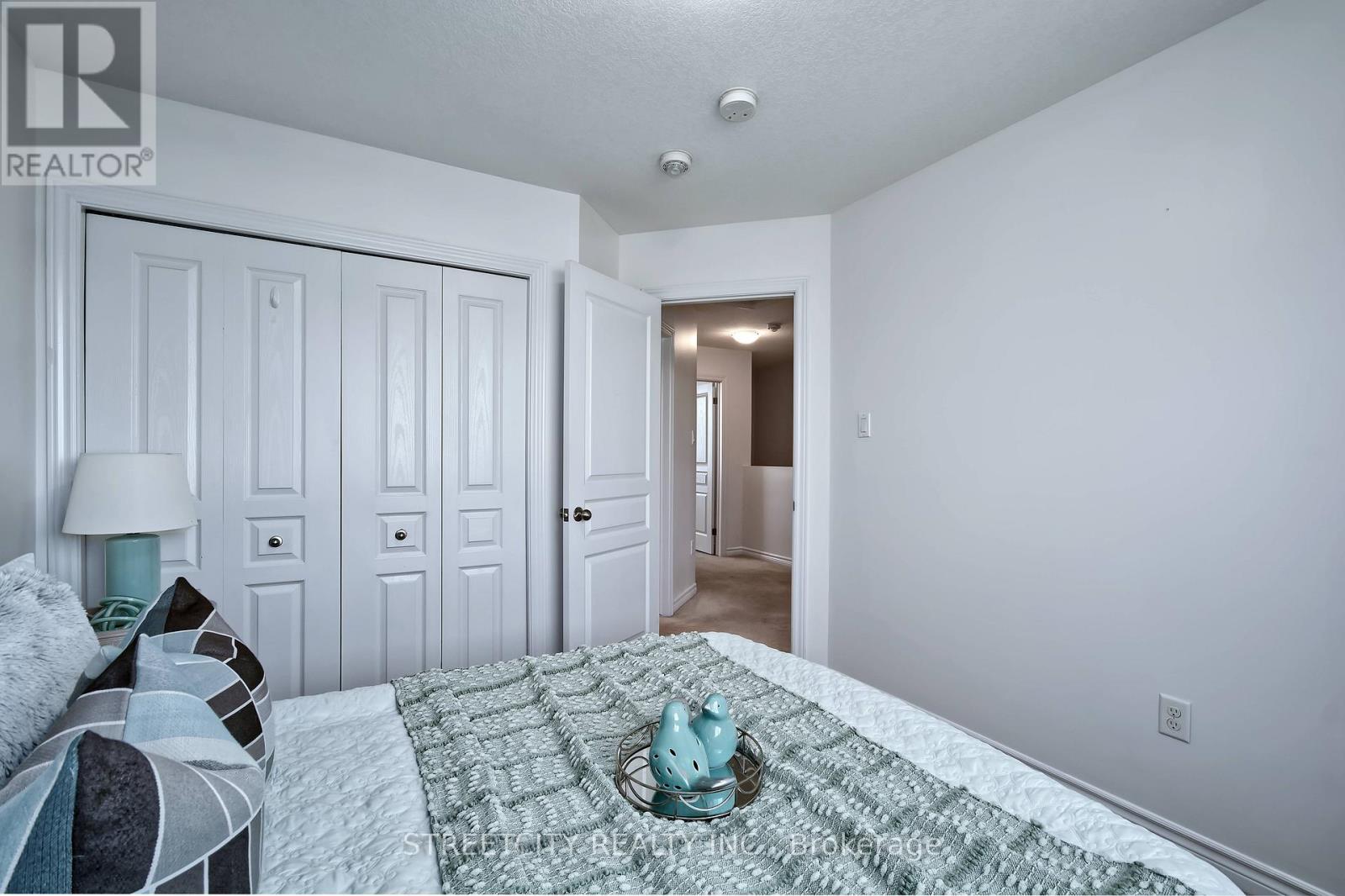 1966 Foxridge Crescent, London North, Ontario  N6G 5B4 - Photo 24 - X12437097