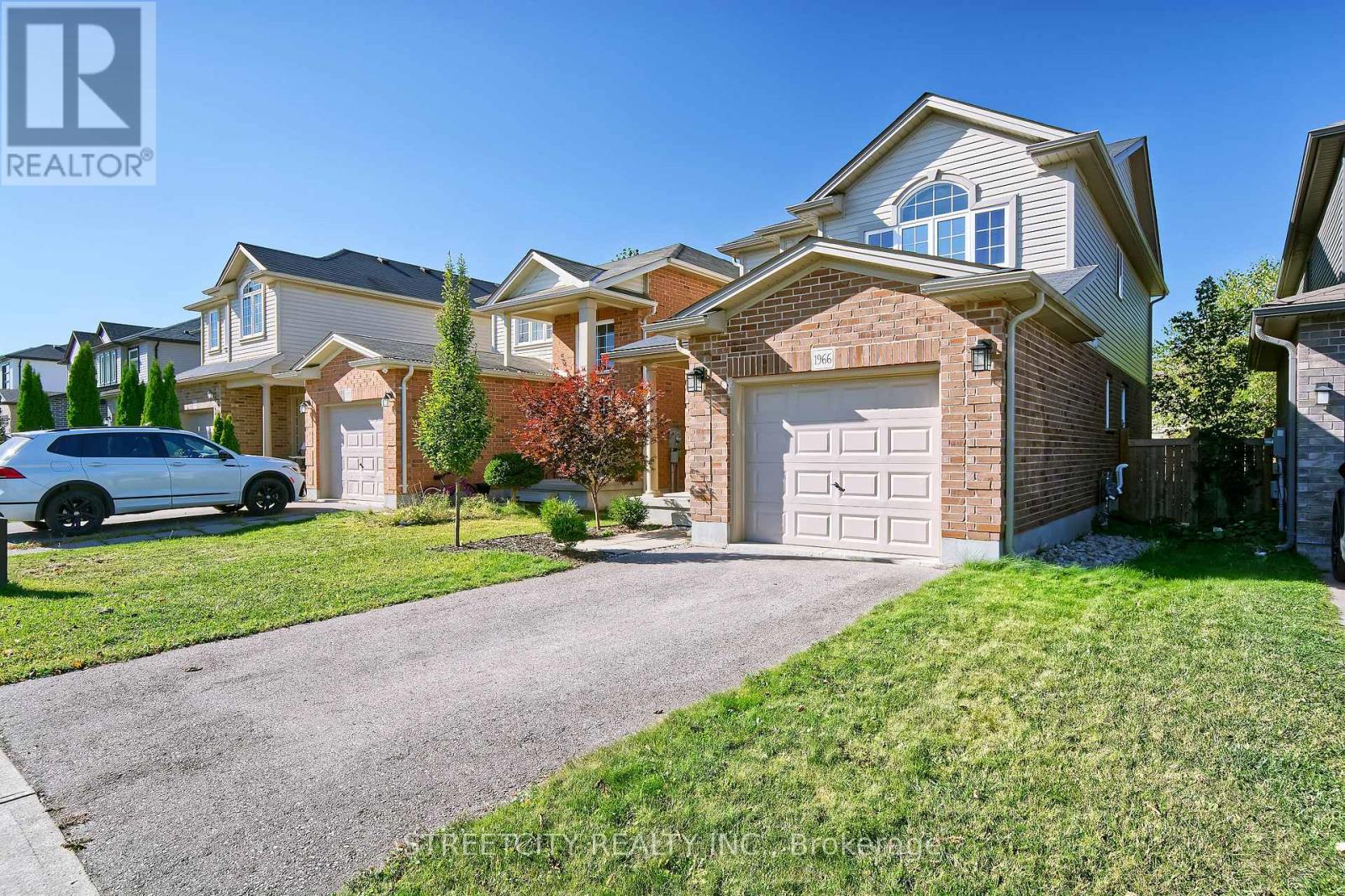 1966 Foxridge Crescent, London North, Ontario  N6G 5B4 - Photo 3 - X12437097