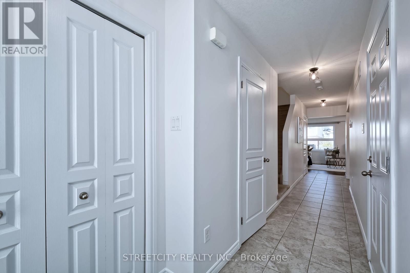 1966 Foxridge Crescent, London North, Ontario  N6G 5B4 - Photo 4 - X12437097