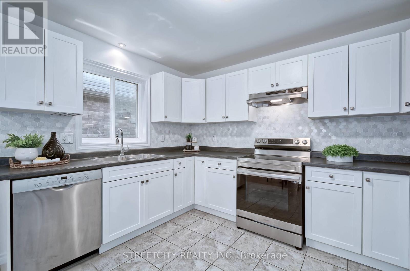 1966 Foxridge Crescent, London North, Ontario  N6G 5B4 - Photo 7 - X12437097