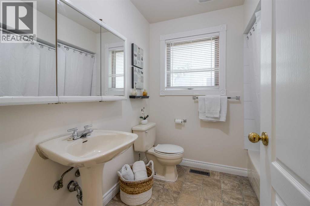 654 Columbia Boulevard W, Lethbridge, Alberta  T1K 5J9 - Photo 33 - A2259245