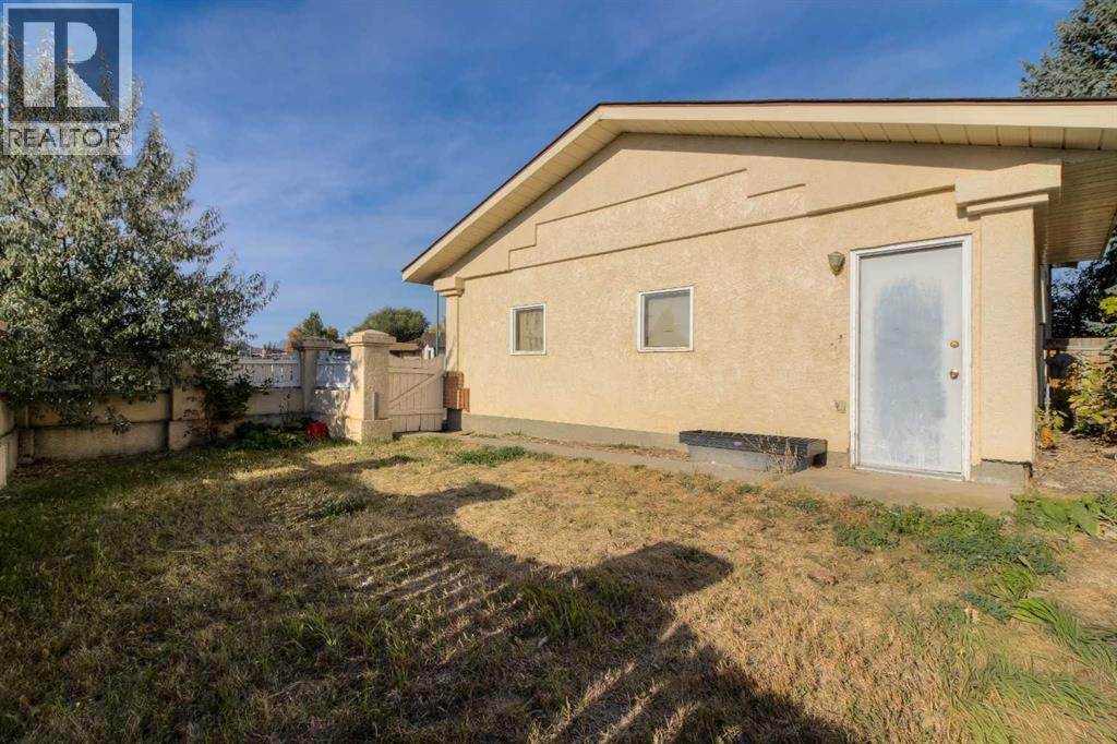 654 Columbia Boulevard W, Lethbridge, Alberta  T1K 5J9 - Photo 7 - A2259245