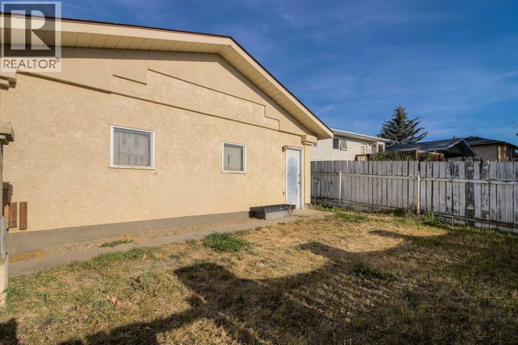 654 Columbia Boulevard W, Lethbridge, Alberta  T1K 5J9 - Photo 6 - A2259245