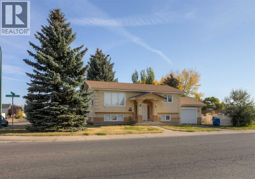 654 Columbia Boulevard W, Lethbridge, Alberta  T1K 5J9 - Photo 1 - A2259245