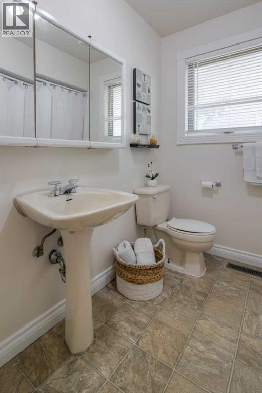 654 Columbia Boulevard W, Lethbridge, Alberta  T1K 5J9 - Photo 34 - A2259245