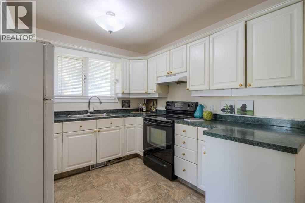 654 Columbia Boulevard W, Lethbridge, Alberta  T1K 5J9 - Photo 20 - A2259245