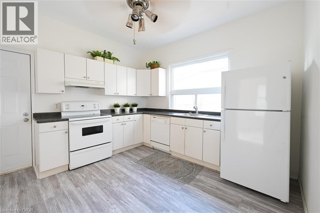 5768 Summer Street, Niagara Falls, Ontario  L2G 1M2 - Photo 4 - 40774337