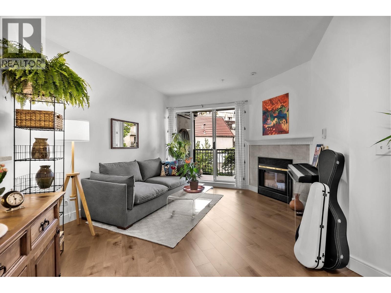 304 1928 Nelson Street, Vancouver, British Columbia  V6G 1N2 - Photo 2 - R3053735