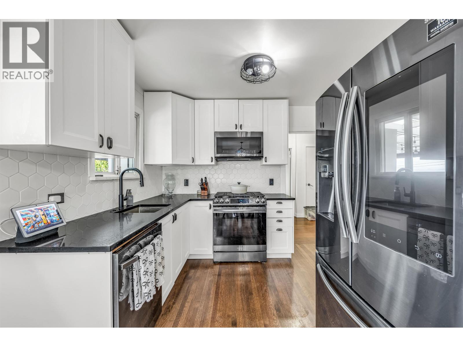 831 Surrey Street, New Westminster, British Columbia  V3L 4W3 - Photo 11 - R3053747
