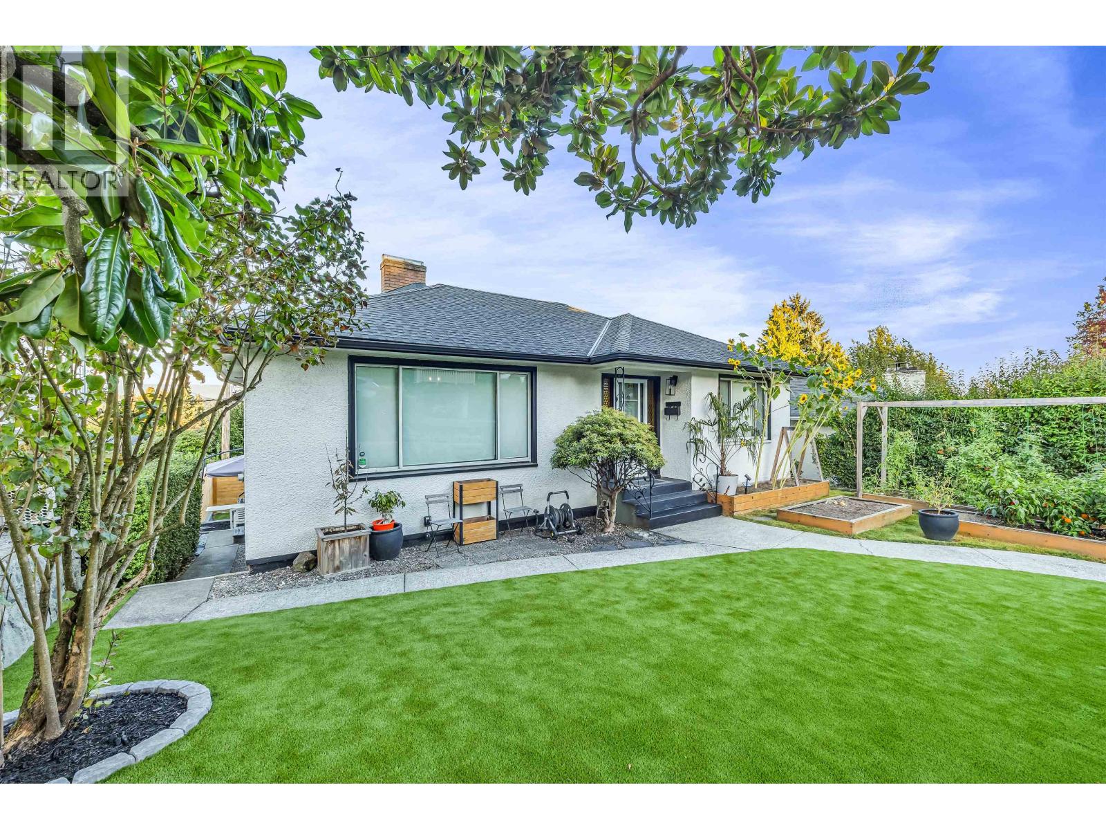 831 Surrey Street, New Westminster, British Columbia  V3L 4W3 - Photo 2 - R3053747