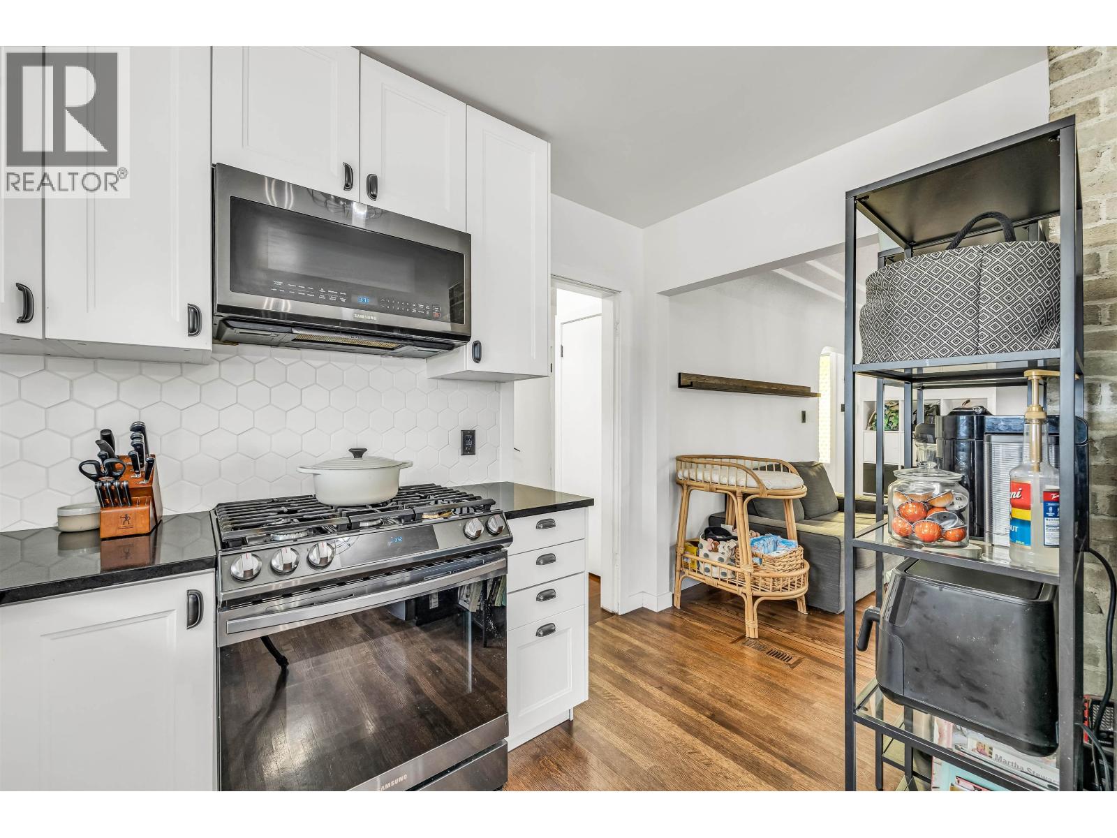 831 Surrey Street, New Westminster, British Columbia  V3L 4W3 - Photo 9 - R3053747