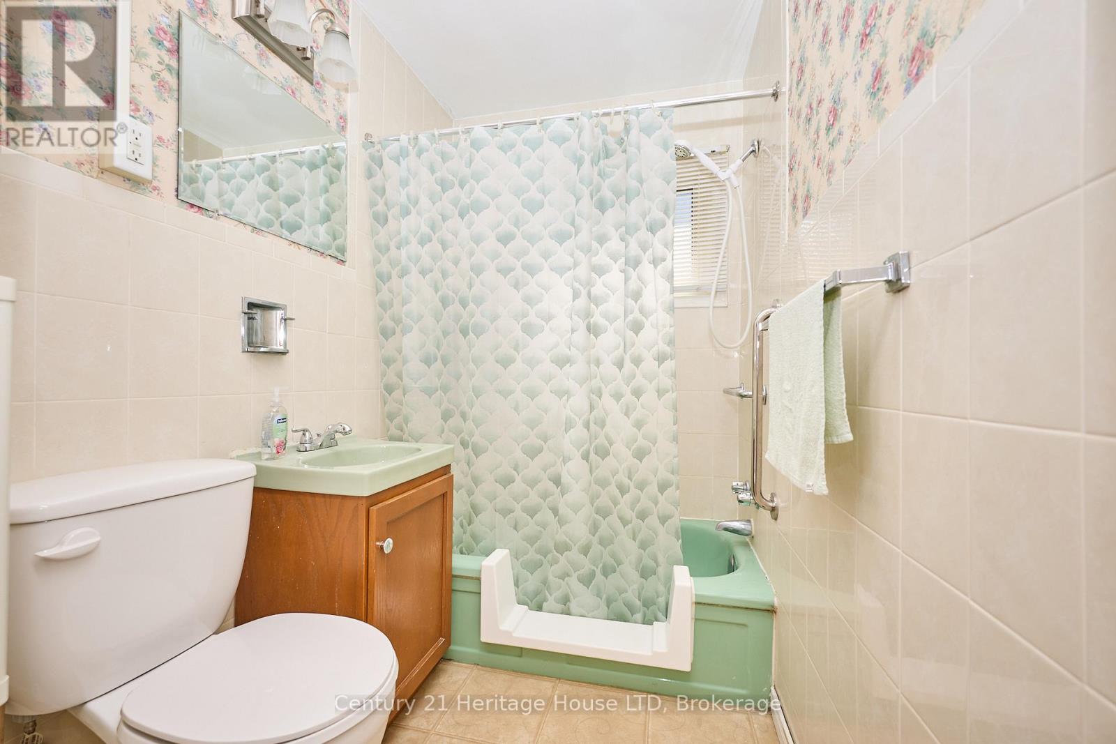 6281 Burdette Drive, Niagara Falls (Morrison), Ontario  L2E 5H1 - Photo 18 - X12436995