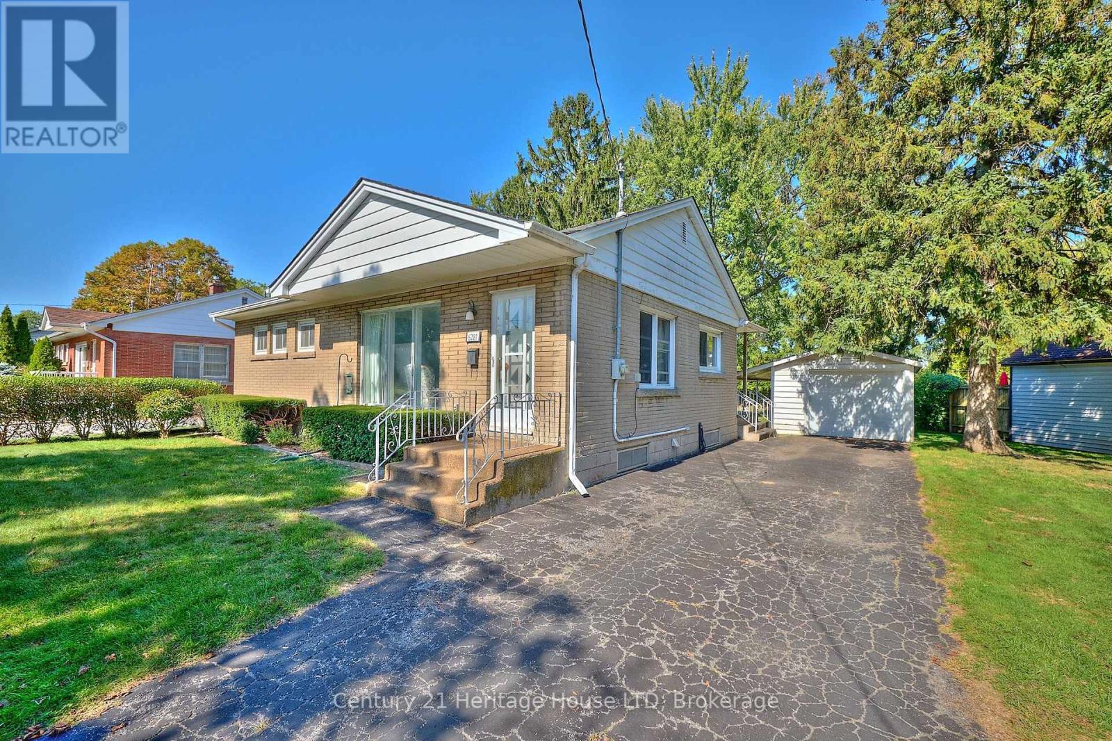 6281 Burdette Drive, Niagara Falls (Morrison), Ontario  L2E 5H1 - Photo 2 - X12436995