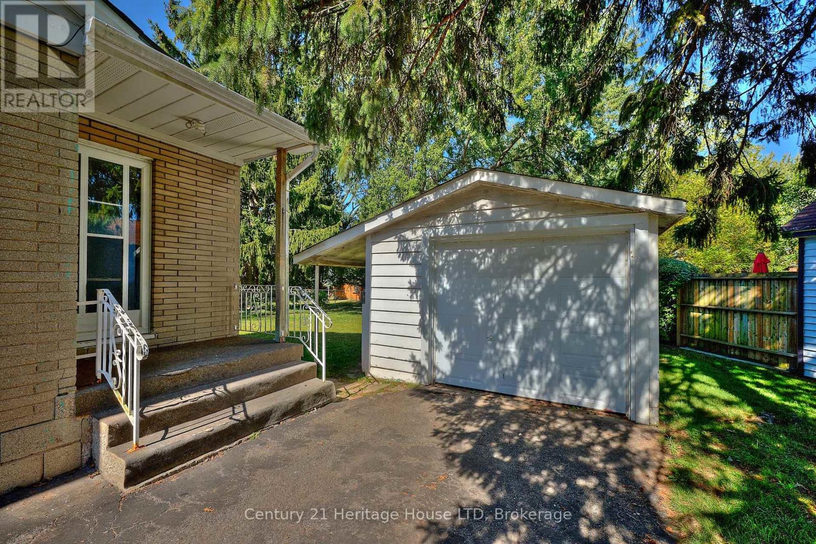 6281 Burdette Drive, Niagara Falls (Morrison), Ontario  L2E 5H1 - Photo 3 - X12436995