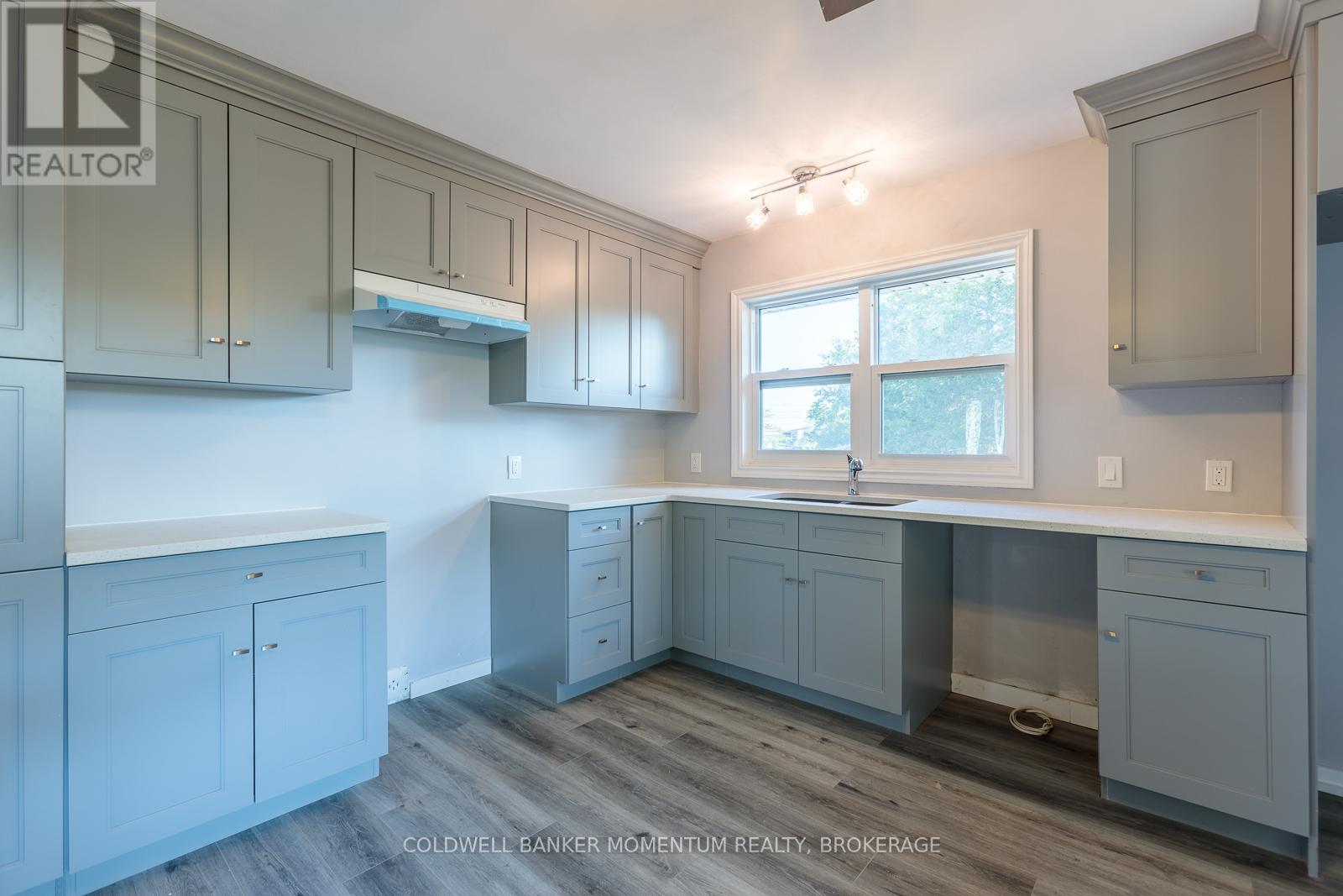 2 Foley Crescent, Thorold (Thorold Downtown), Ontario  L2V 2K8 - Photo 12 - X12437085
